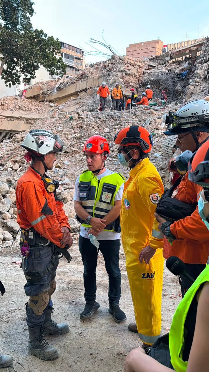 ZAKA International volunteers with local rescue teams in Venezuela